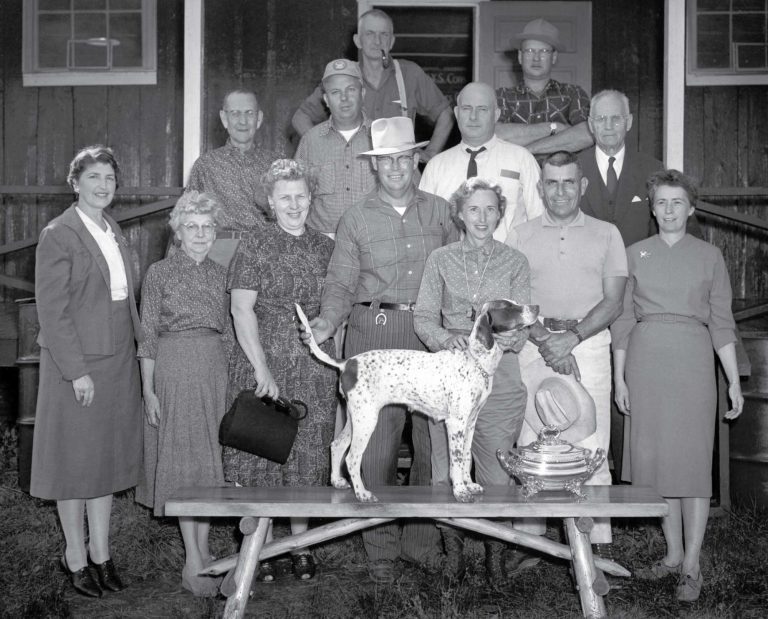 An old photography of many women behind the American Field Trials